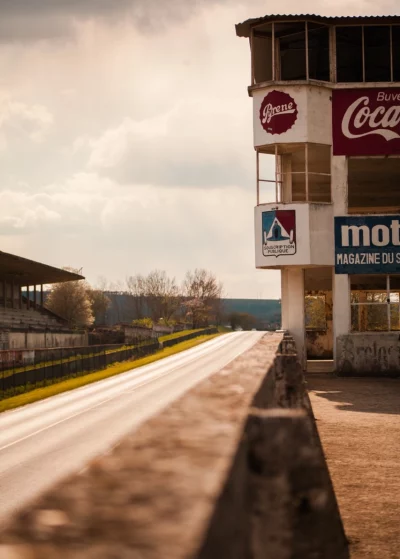 Circuit de Gueux-bâtiment abandonné-COM'REIMS-Nicolas gory photographe freelance